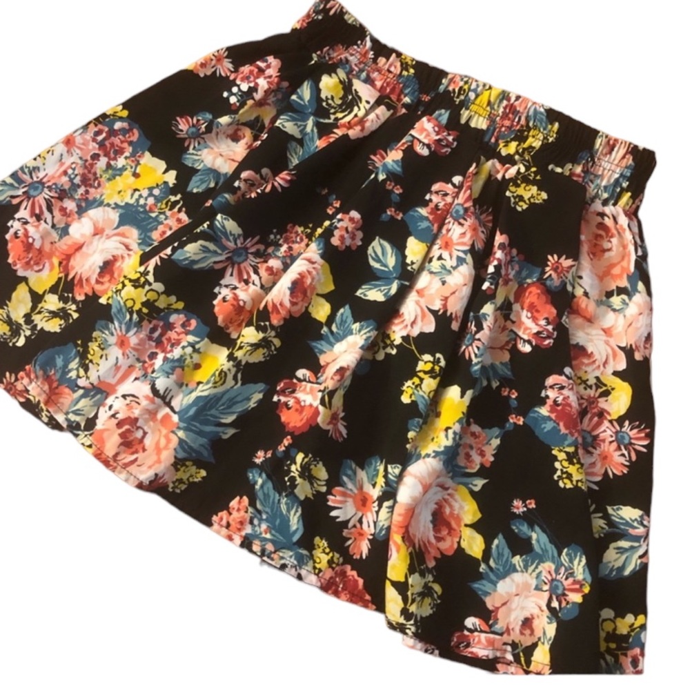 Vintage 1990’s Floral Mini Skirt,‎ Full Skirt, Small